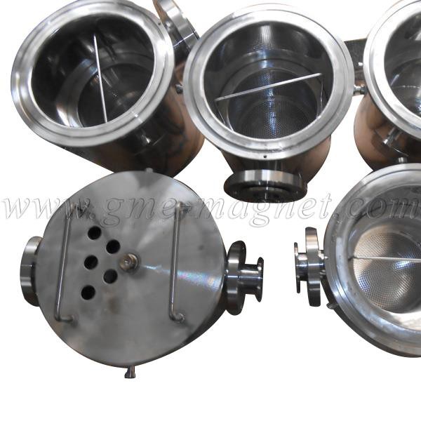 Magnetic Liquid Trap